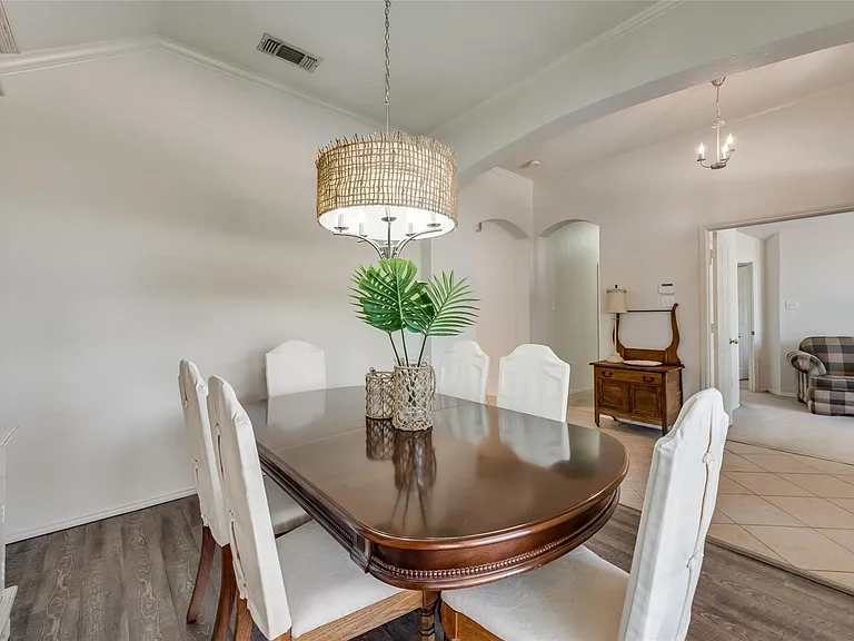 808 Amber Ct — Photo 2