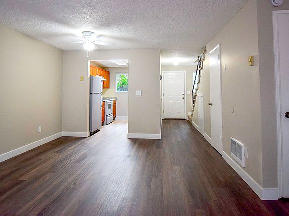 4th image of 18300 SE Abernethy Ln #11