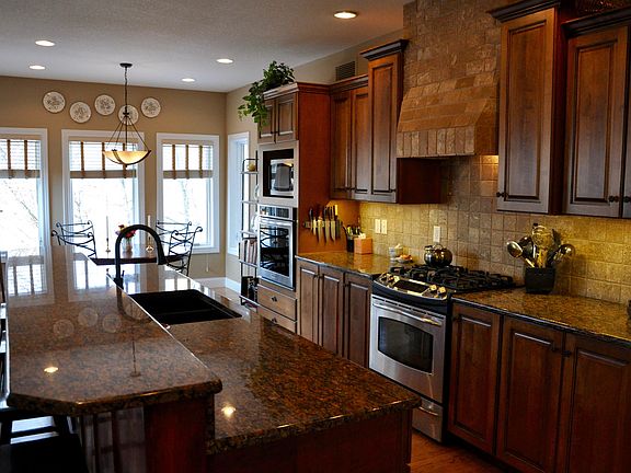 Kitchen to breakfast dining.