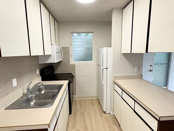 2nd image of 75-5740 Alahou St #6
