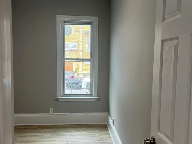 28 Sherman St #7 — Photo 32
