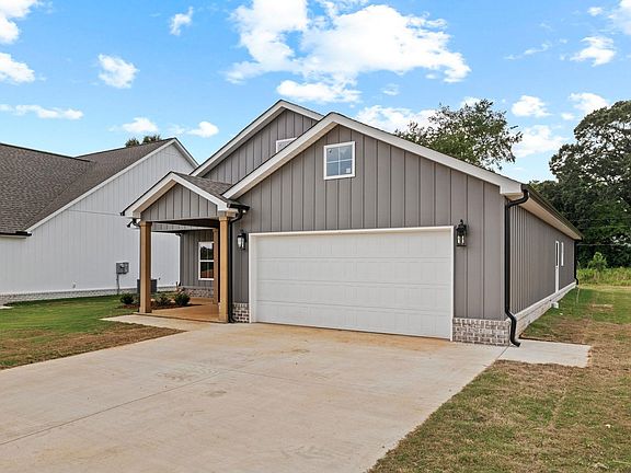 3rd image of 32 Foster Dr