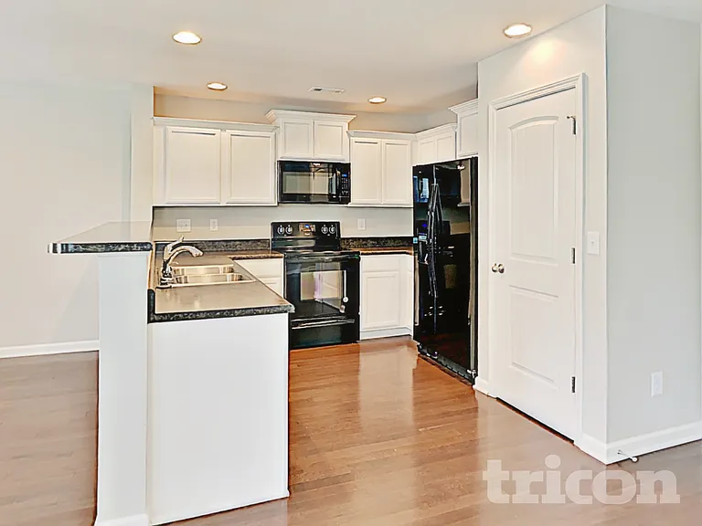 7101 Colquitt Way — Photo 4