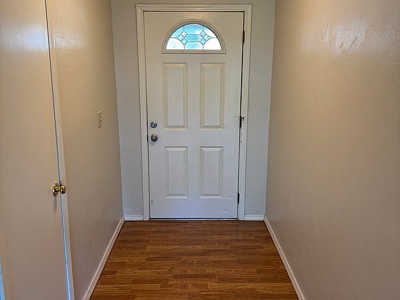 2nd image of 209 W Waco St