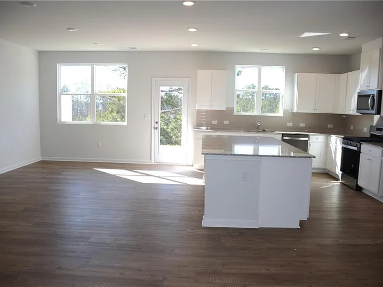 1121 Point Place Dr — Photo 6