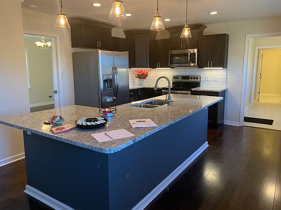 4th image of 2831 Garrett Dr