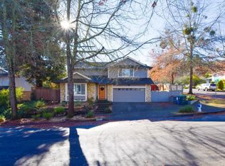 2182 Warwick Dr, Santa Rosa, CA 95405