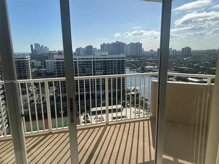 1965 S Ocean Dr #17M — Photo 3