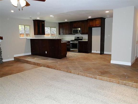 4th image of 3863 N Lakeshore Blvd