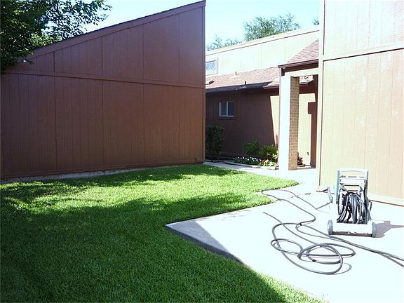 3rd image of 15822 Stonehaven Dr