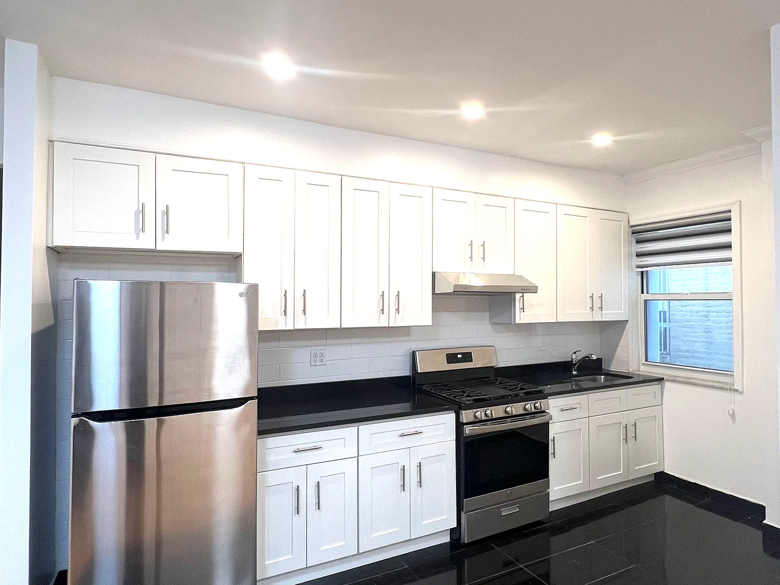 3 bed, 1100 sqft, $3,200 — Photo 1