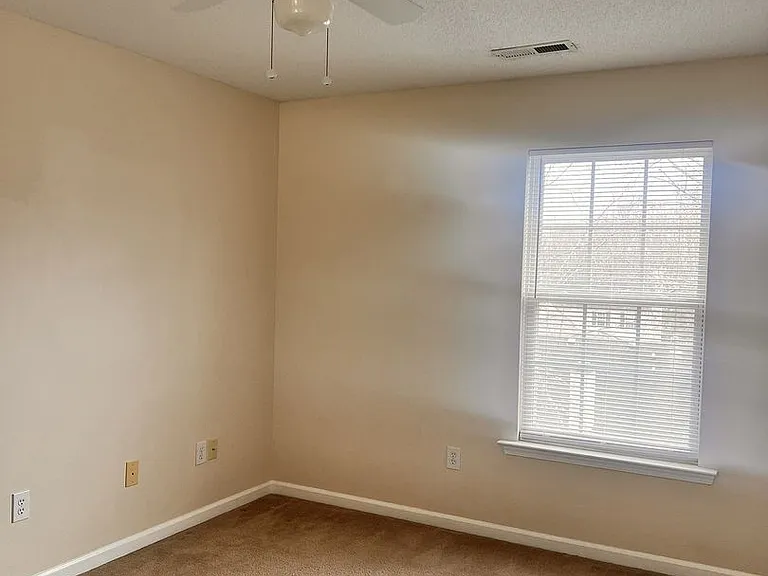 110 Shelby Ct — Photo 27