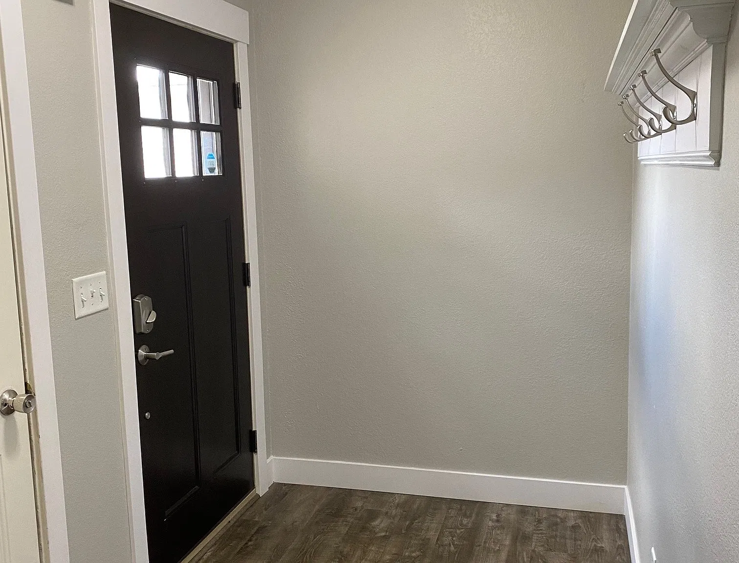 Updated Townhome Close to Schools and Shopping! — Photo 4