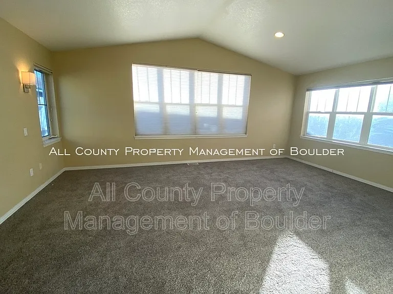 519 Sierra Ave — Photo 20