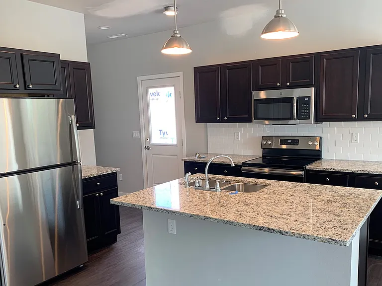 1648 Ellis Blvd NW — Photo 18