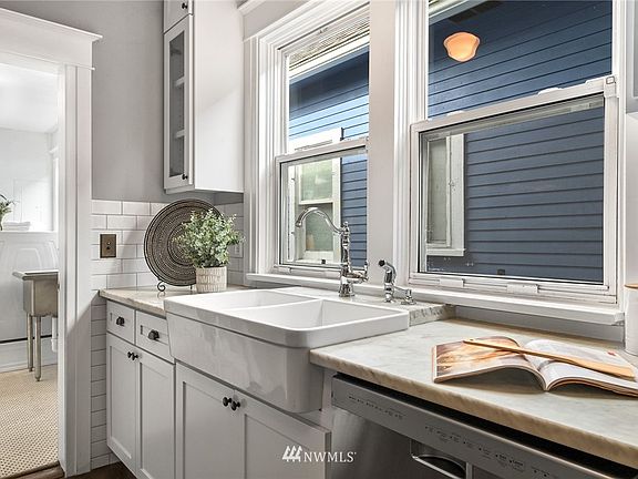 5th image of 2308 Lombard Ave