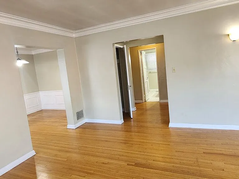 1338 S Dunsmuir Ave — Photo 5