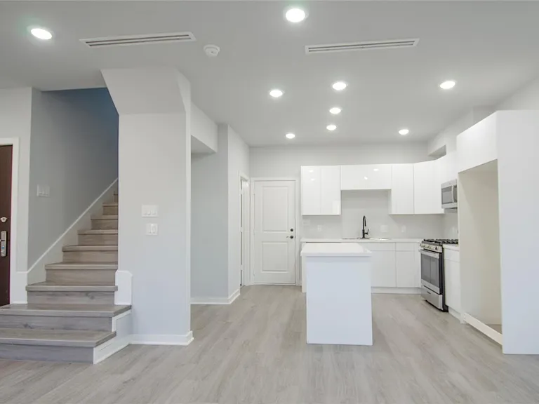 2832 Mansfield St — Photo 6
