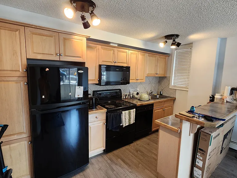 1021 13th Ave SW #103 — Photo 8