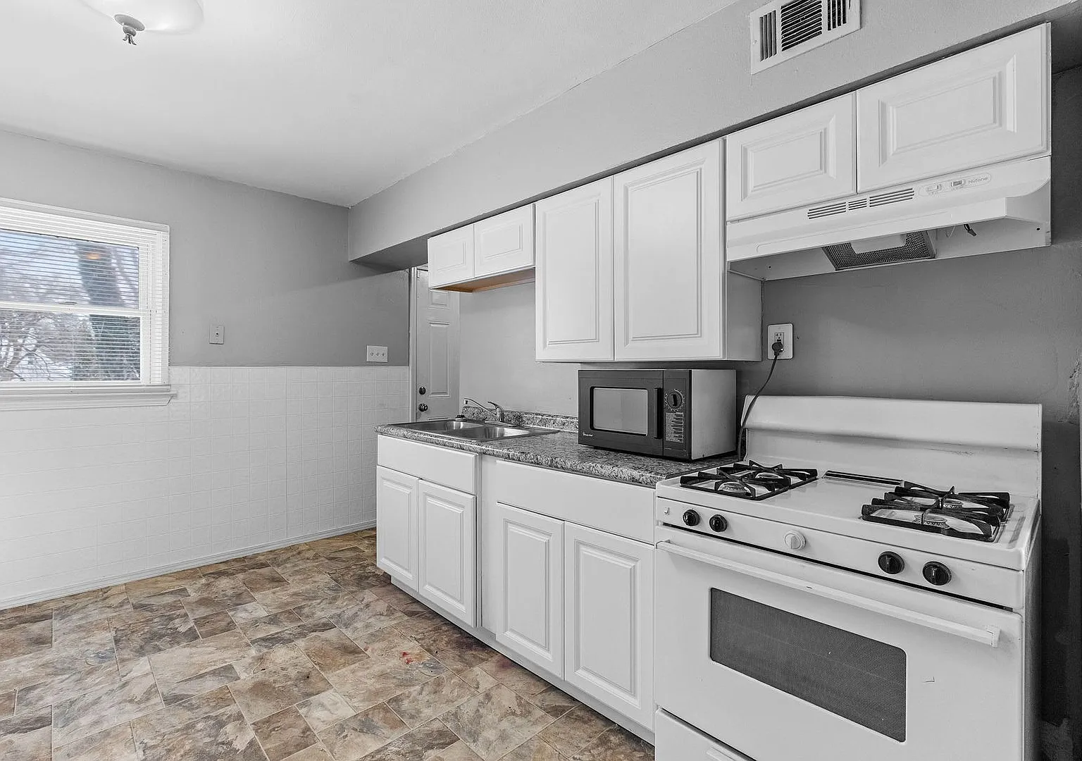 Bedroom, 1-Bathroom Home for Rent Section 8 Accepted — Photo 3