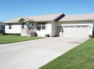 2453 Prairie Green Dr, Huron, SD 57350