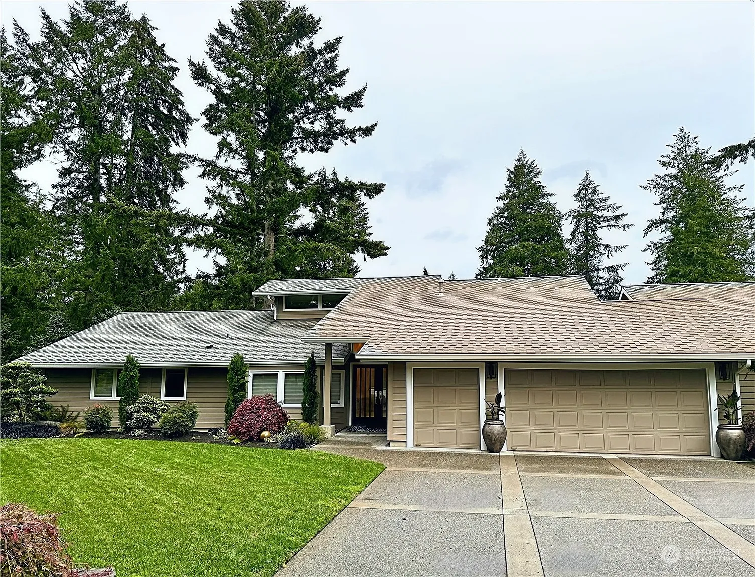 3240 Cooper Point Road NW #A photo 1