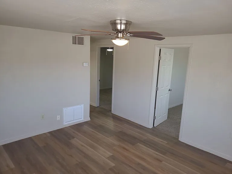 451 E 10th Ave — Photo 15
