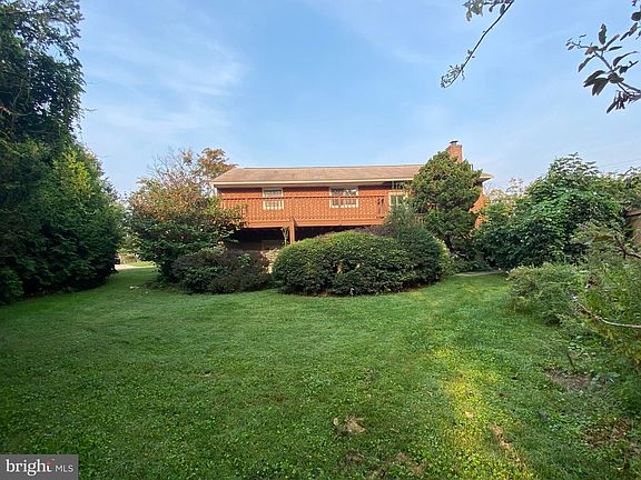 3rd image of 1101 Brooke Dr