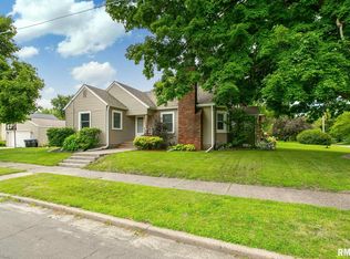 2102 15th St, Rock Island, IL 61201