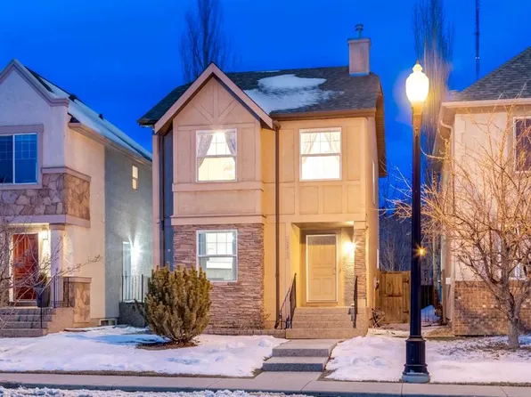 8928 S Wentworth Ave SW, Calgary, AB T3H 5N9