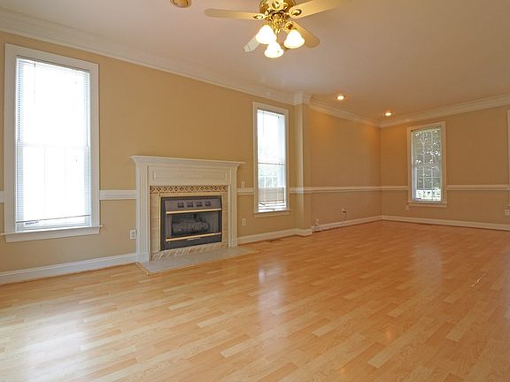 5th image of 404 Adler Ln
