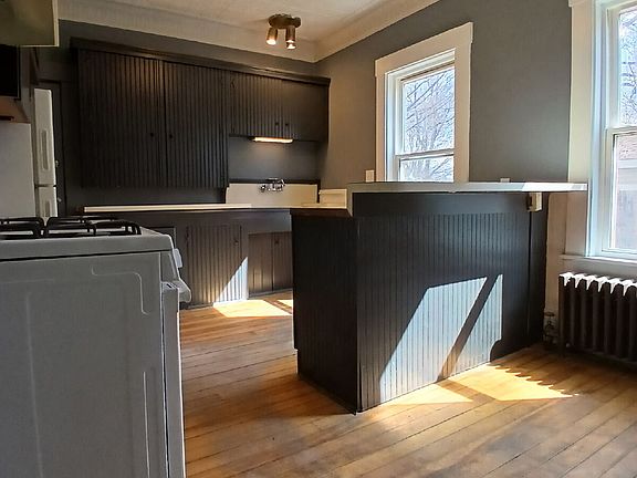 3rd image of 94 Charles St Unit A