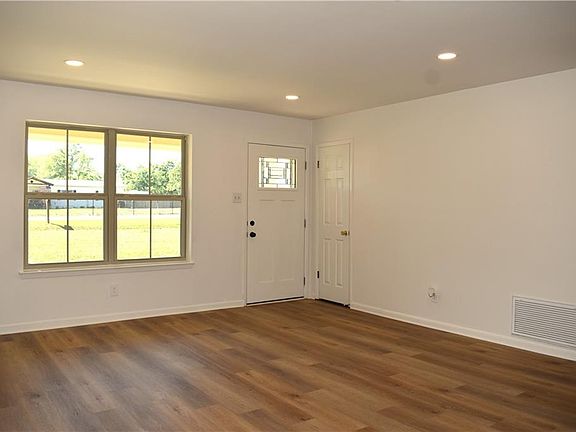 4th image of 3174 Roberts Ln