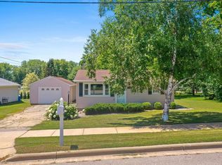 535 N Webster Ave, Omro, WI 54963
