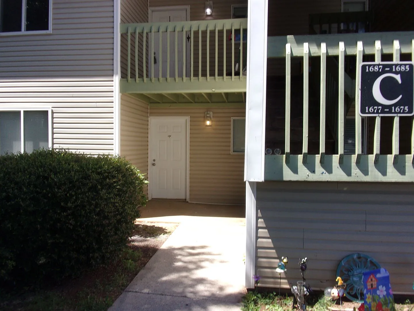Fully Renovated 2 Bedroom 2 Bath Condo in Eagles Landing — Photo 1