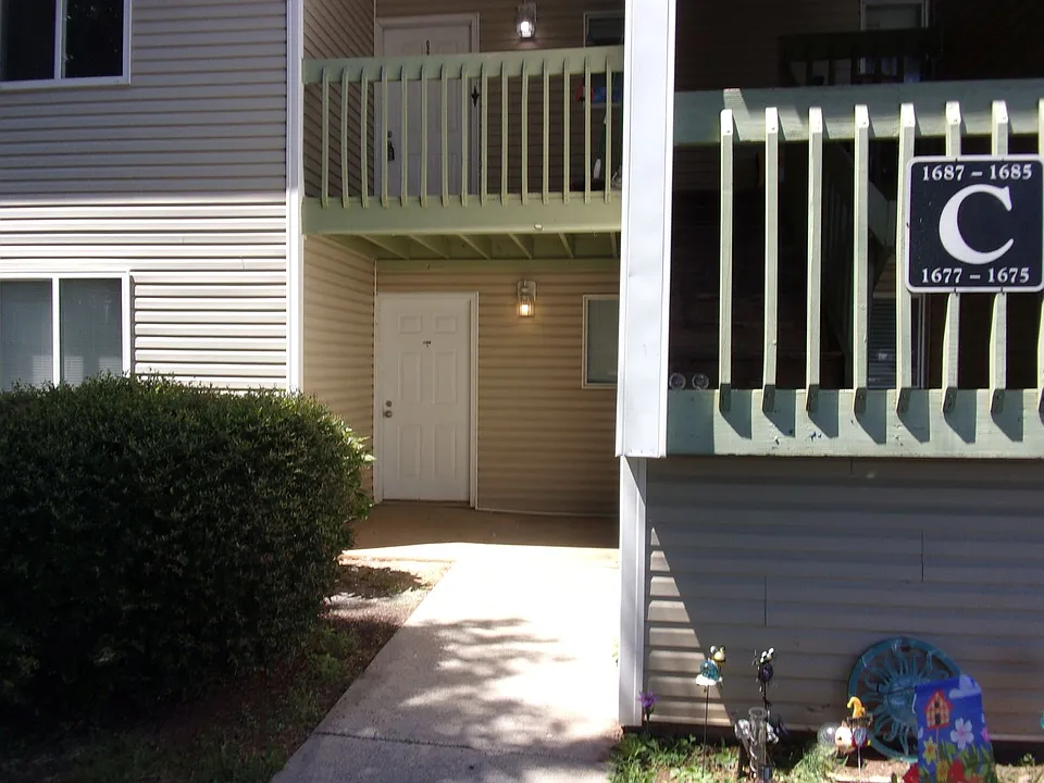 1677 Eagles Pl #104C