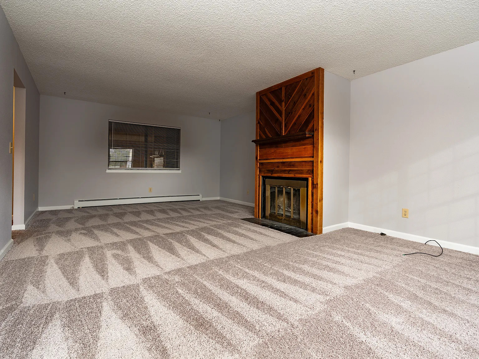 593 Redwing Ln — Photo 3