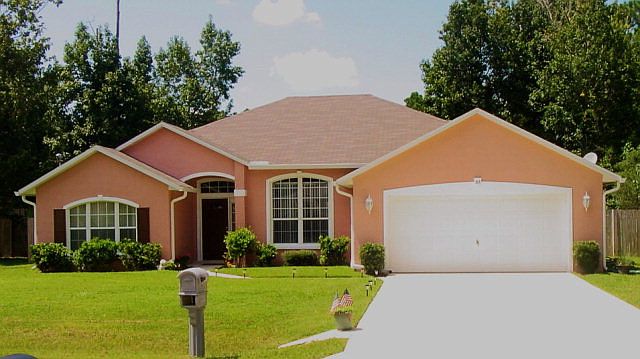 1st image of 33 Woodstone Ln