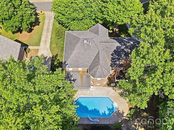 5th image of 7126 Weddington Brook Dr