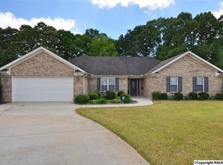 200 Forrest Oak Ln, Huntsville, AL 35811