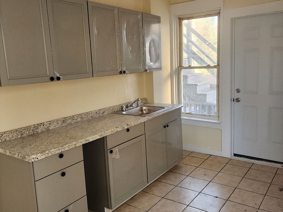 1st image of 809 Sherman Pkwy #2R