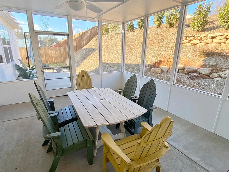 11 Lyndon Cir — Photo 16