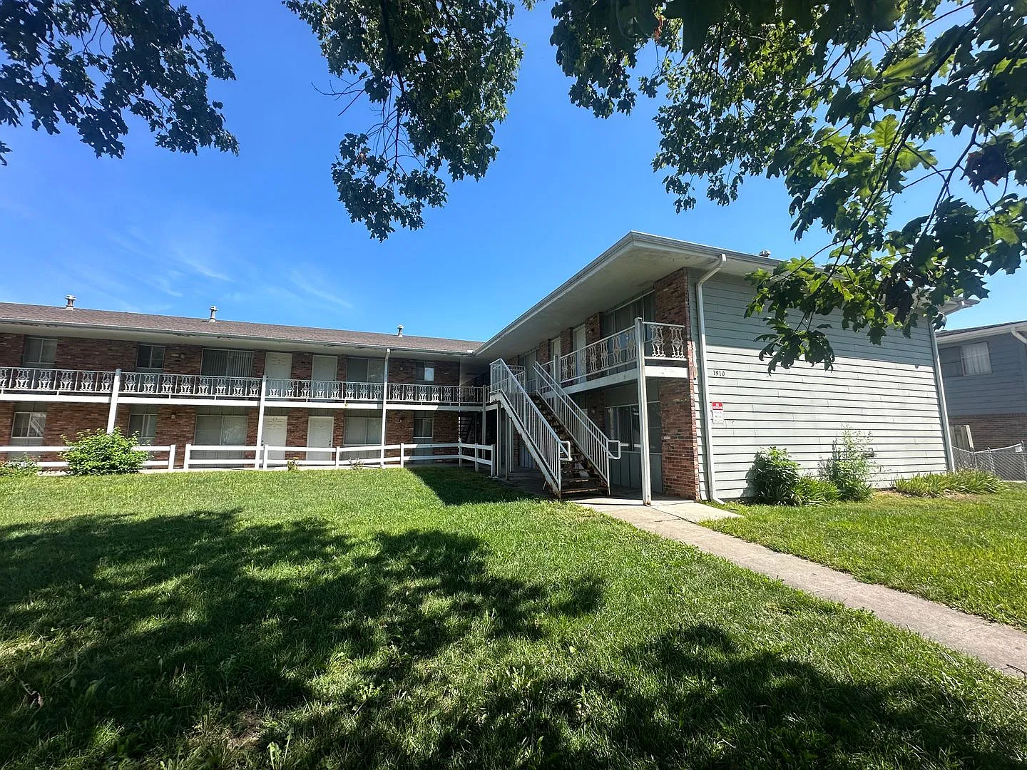 1910 J — Photo 1
