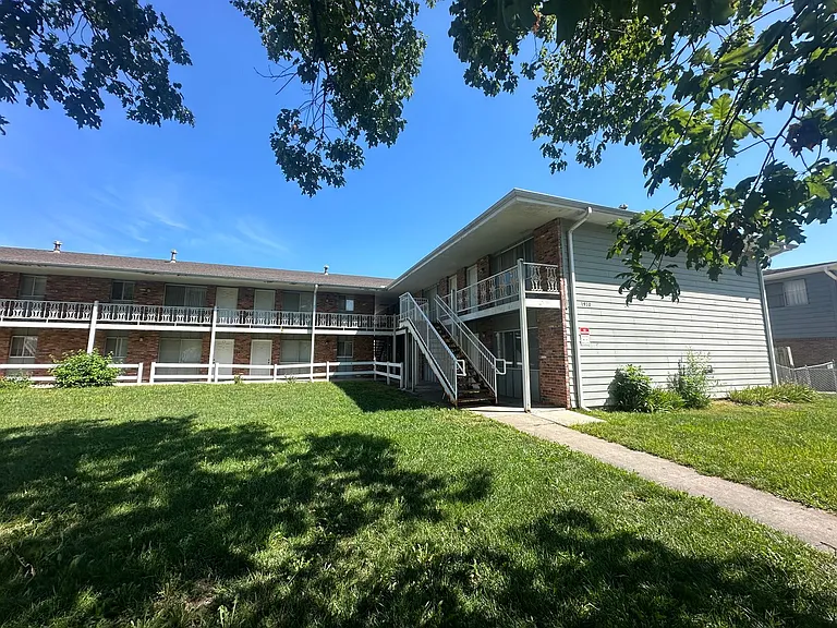 1910 J — Photo 1