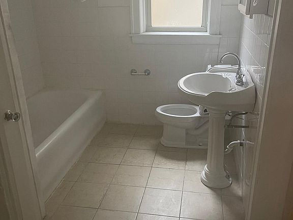 5th image of 6113 N Francisco Ave Unit 2S