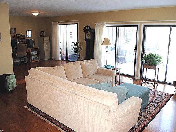 5th image of 391-22 Knollwood Dr