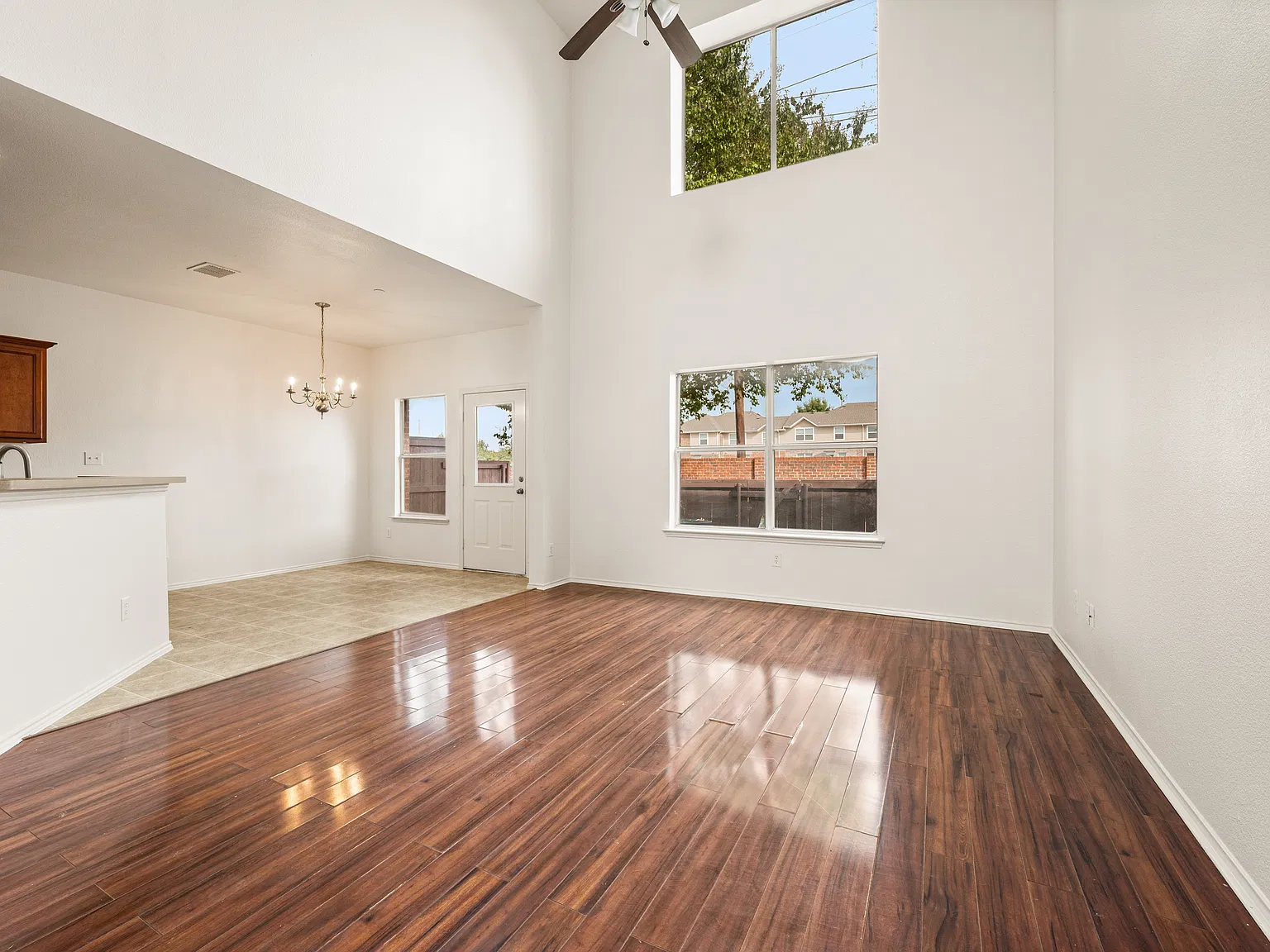 2 bed, 1.5 bath, 1300 sqft, $2,500 — Photo 4