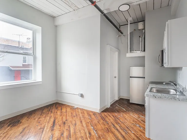 Multi-family building - Center City — Photo 14