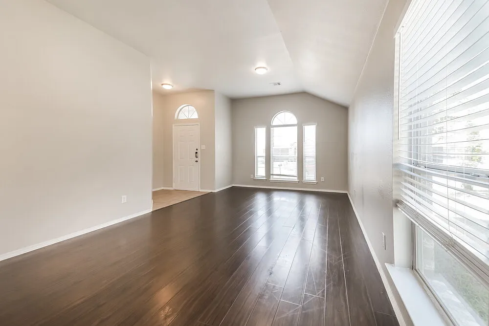 4 bed, 2.0 bath, 1868 sqft, $2,075 — Photo 4