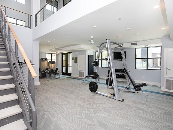 4th image of 500 W 1st St #1015